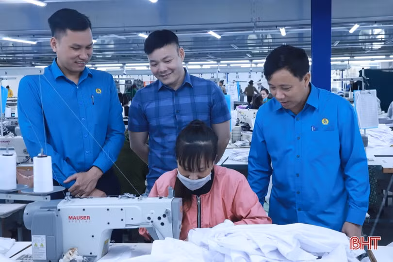 “Yêu nước thì phải thi đua”