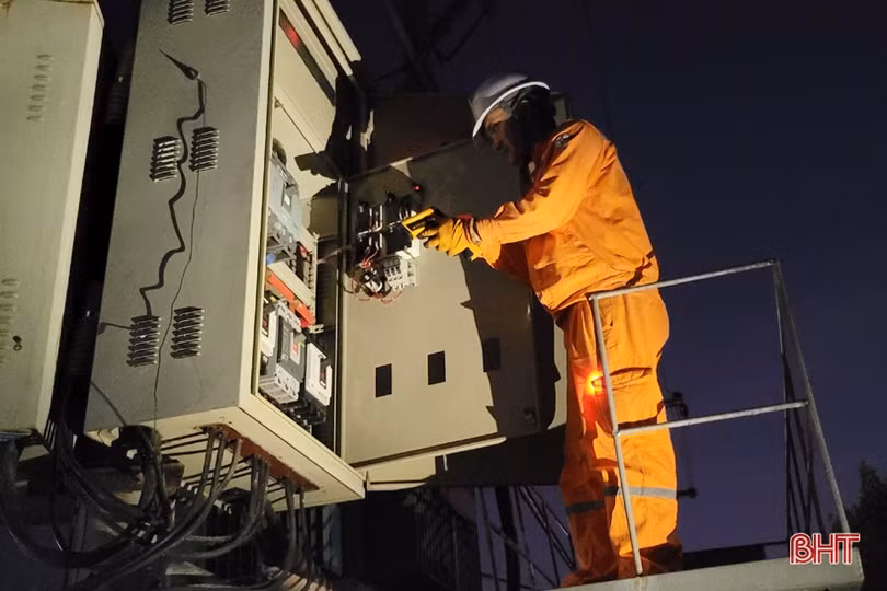 Cấp điện ở vùng nắng nóng nhất Hà Tĩnh