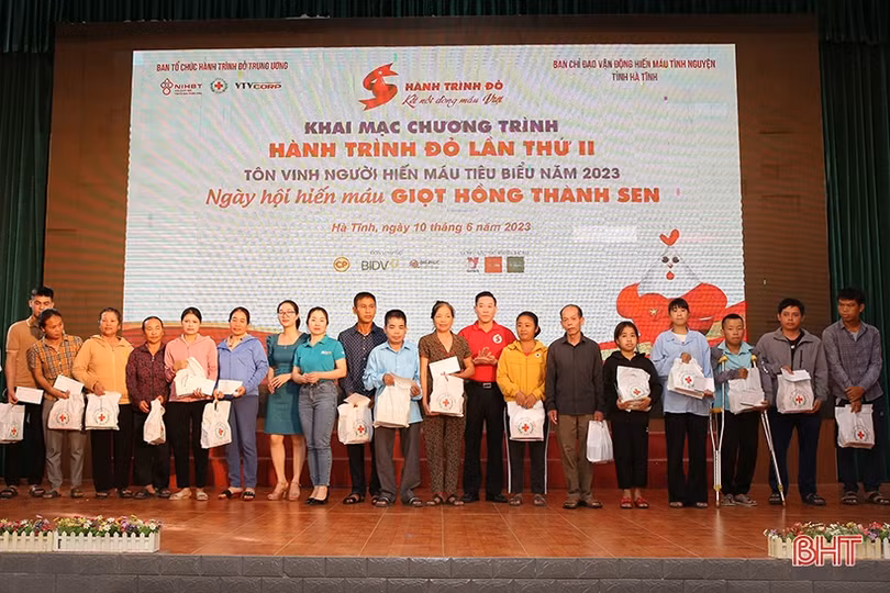 Hà Tĩnh tôn vinh 20 tập thể, cá nhân hiến máu tiêu biểu