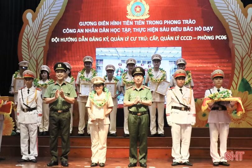 Công an Hà Tĩnh tuyên dương 75 điển hình học và làm theo Bác