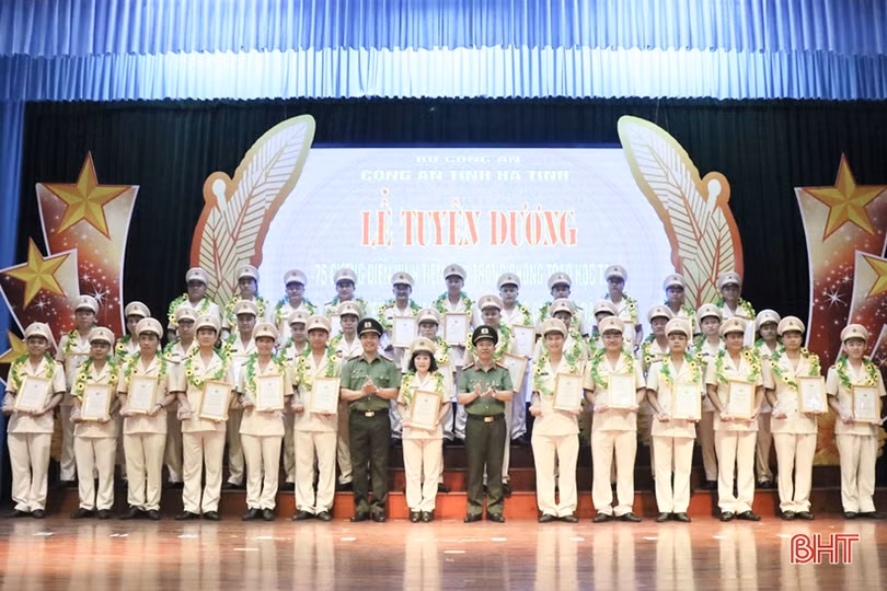 Công an Hà Tĩnh tuyên dương 75 điển hình học và làm theo Bác