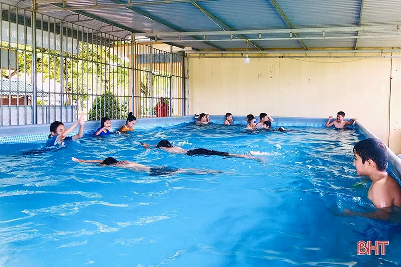 Thiết thực, ý nghĩa từ các lớp dạy bơi miễn phí ở Hà Tĩnh