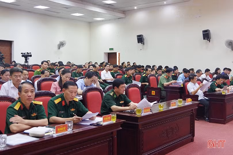 Hà Tĩnh khen thưởng 35 tập thể, cá nhân trong tuyển chọn, gọi công dân nhập ngũ