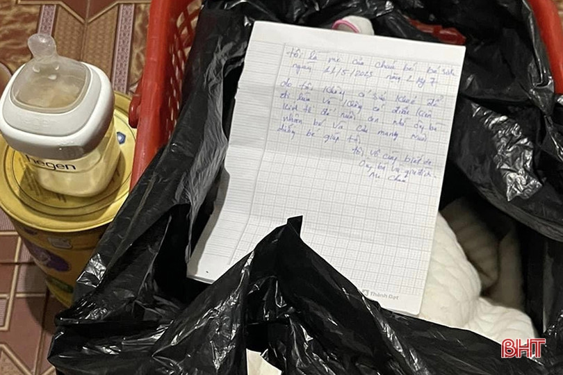 Bé gái sơ sinh bị bỏ rơi trước nhà dân tại Đức Thọ