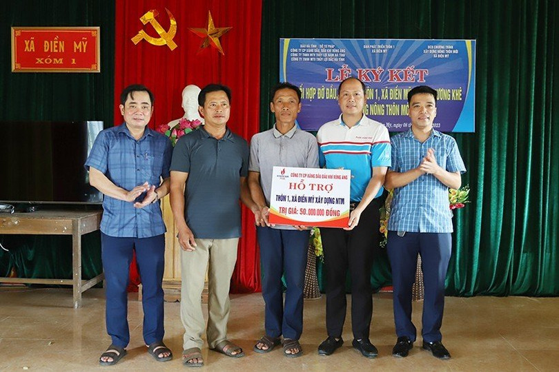 Chung sức cùng thôn khó khăn xây dựng nông thôn mới