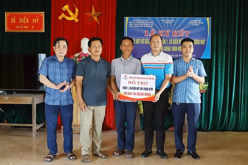 Chung sức cùng thôn khó khăn xây dựng nông thôn mới