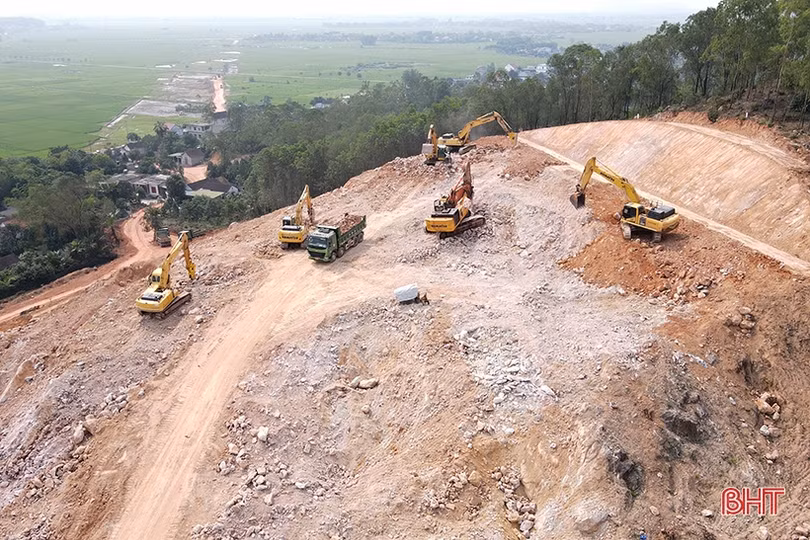 Hà Tĩnh di dời hạ tầng đường điện phục vụ thi công cao tốc Bắc – Nam