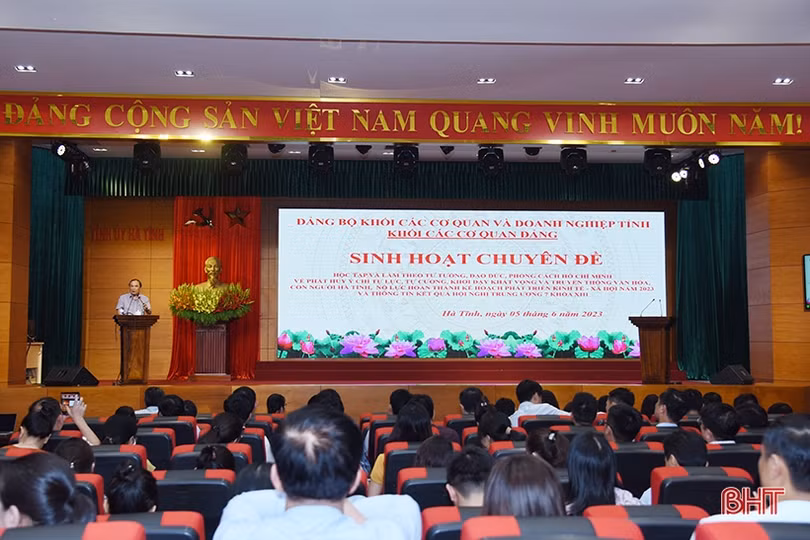 Học và làm theo Bác - động lực thúc đẩy các phong trào thi đua