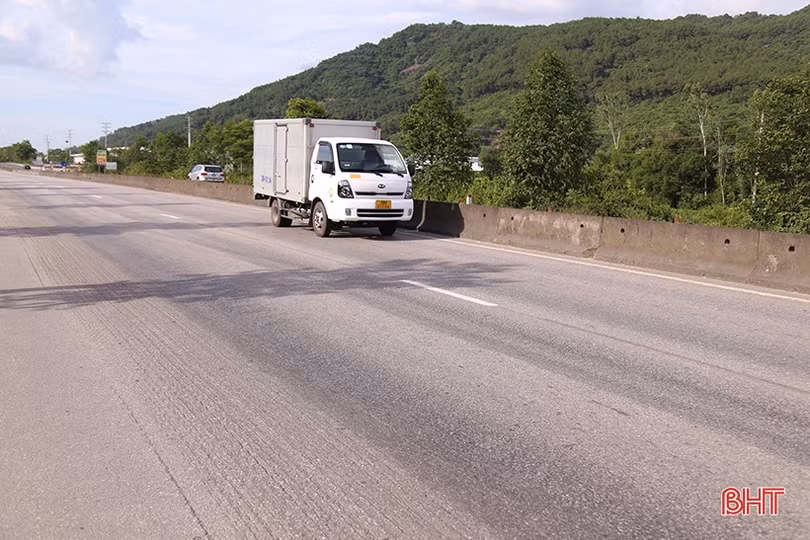 Sửa chữa thiếu đồng bộ, quốc lộ 1 qua Hà Tĩnh vẫn hư hỏng nghiêm trọng