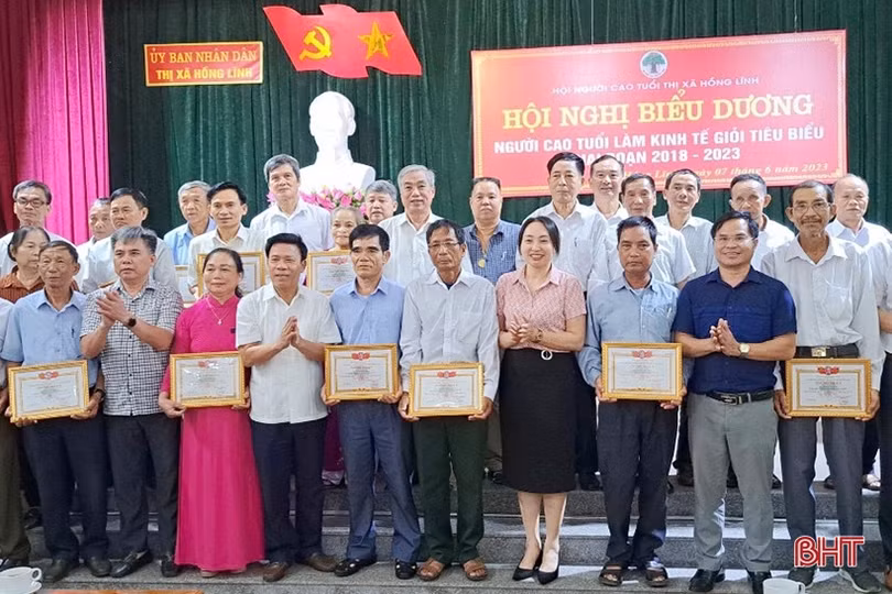 Thị xã Hồng Lĩnh biểu dương 25 người cao tuổi làm kinh tế giỏi