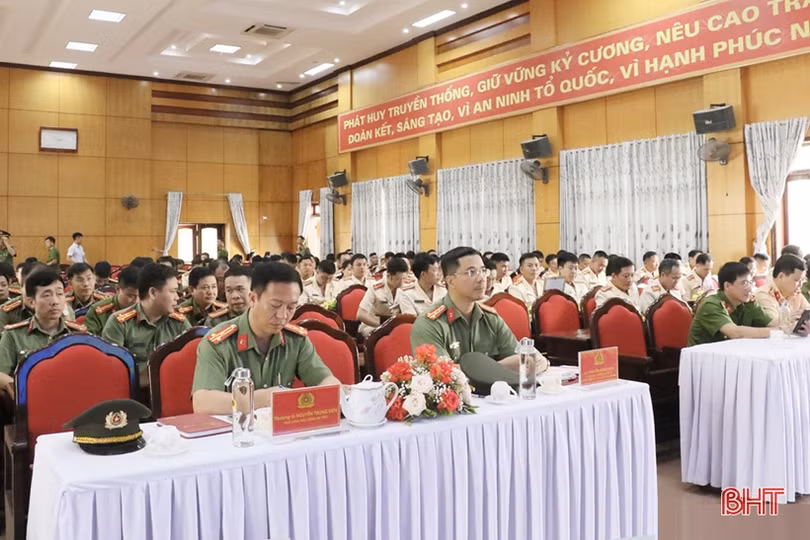 Công an Hà Tĩnh tuyên dương 75 điển hình học và làm theo Bác