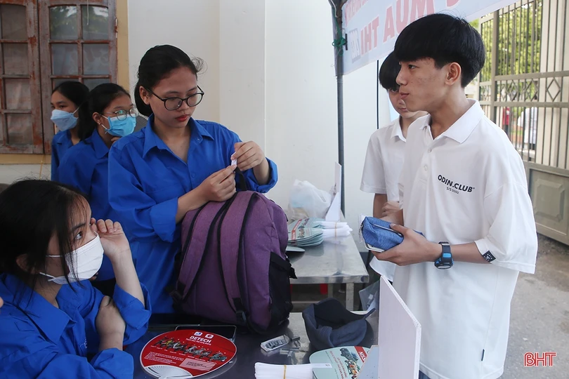 361 thí sinh làm bài thi Văn và Toán vào lớp 10 THPT Chuyên Hà Tĩnh