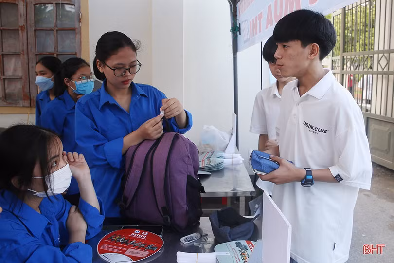 361 thí sinh làm bài thi Văn và Toán vào lớp 10 THPT Chuyên Hà Tĩnh