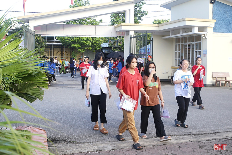 361 thí sinh làm bài thi Văn và Toán vào lớp 10 THPT Chuyên Hà Tĩnh