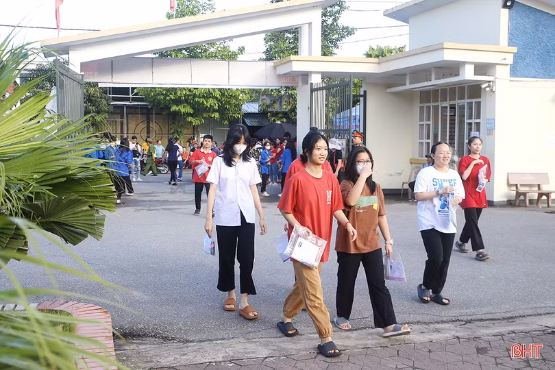 361 thí sinh làm bài thi Văn và Toán vào lớp 10 THPT Chuyên Hà Tĩnh