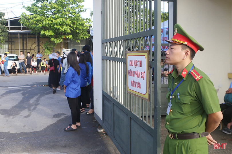 361 thí sinh làm bài thi Văn và Toán vào lớp 10 THPT Chuyên Hà Tĩnh