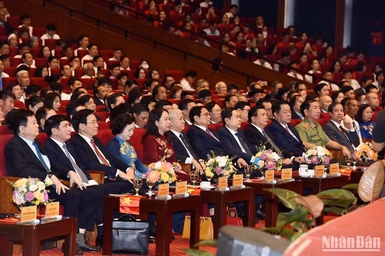 Tuyên dương 700 điển hình tiên tiến tiêu biểu toàn quốc