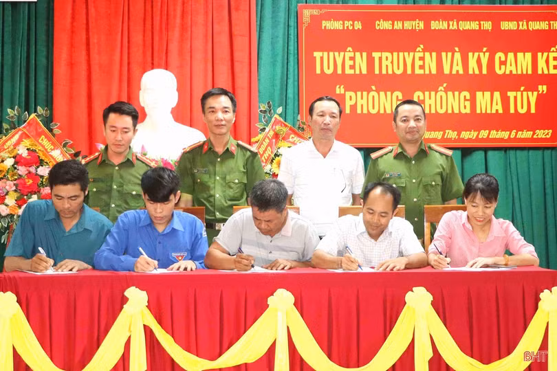 Chỉ cách phòng tránh các tai tệ nạn xã hội, ma túy cho người dân vùng biên giới Hà Tĩnh