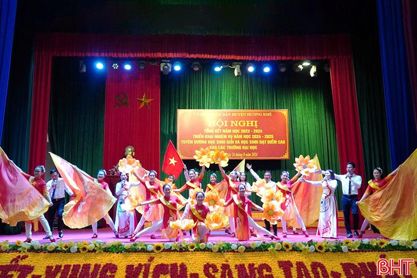 Chương trình văn nghệ tại hội nghị.