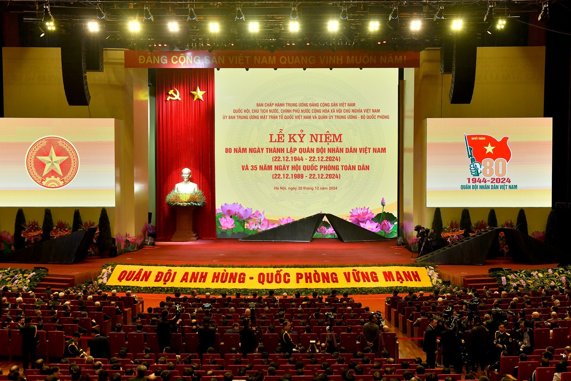 Quang cảnh lễ kỷ niệm tại Trung tâm Hội nghị Quốc gia (Hà Nội).