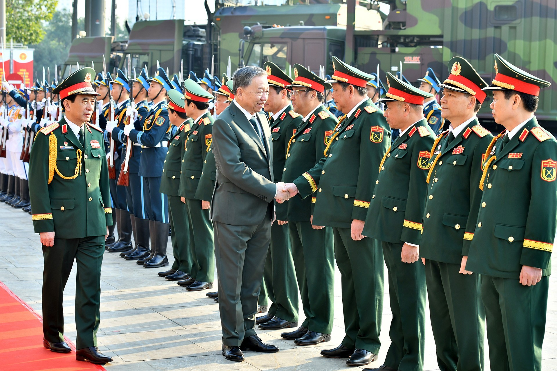 Tổng Bí thư Tô Lâm với các đồng chí lãnh đạo Quân ủy Trung ương, Bộ Quốc phòng.