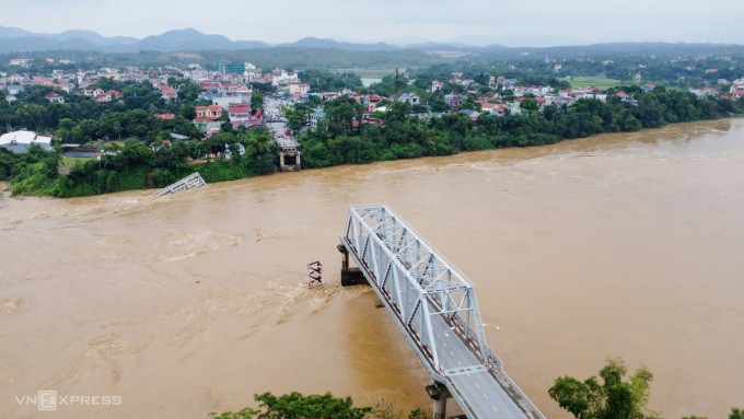 Sập cầu Phong Châu, Phú Thọ Ảnh: Phạm Chiểu