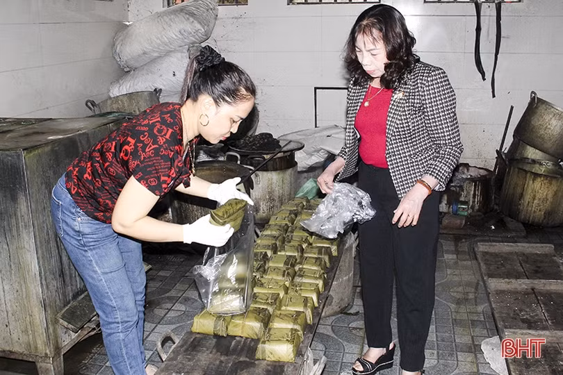 Cao điểm trả đơn bánh chưng làng Khoóng