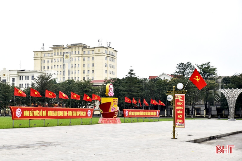 Thành Sen thanh bình ngày đầu năm mới