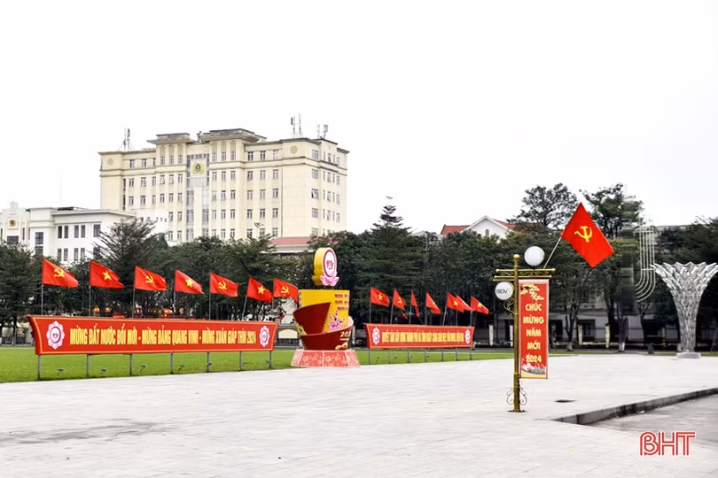 Thành Sen thanh bình ngày đầu năm mới