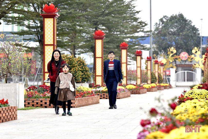 Thành Sen thanh bình ngày đầu năm mới