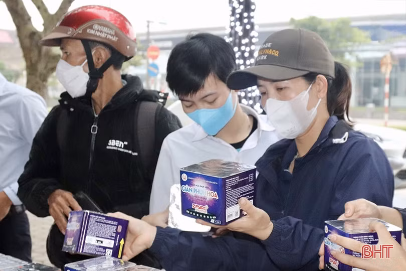 Sức mua tăng mạnh, nhiều loại pháo hoa quốc phòng “cháy hàng” 