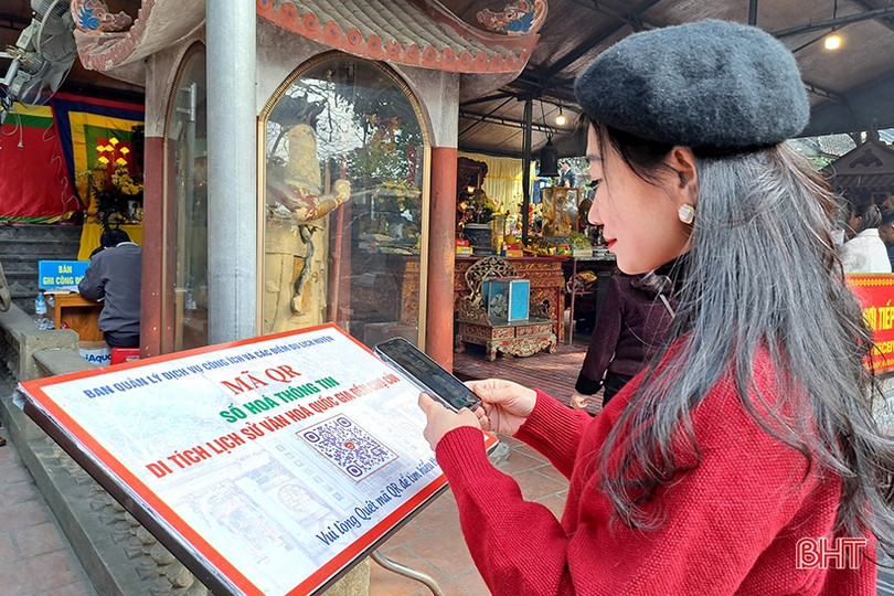 Đền Chợ Củi đón hàng nghìn du khách dâng lễ đầu xuân