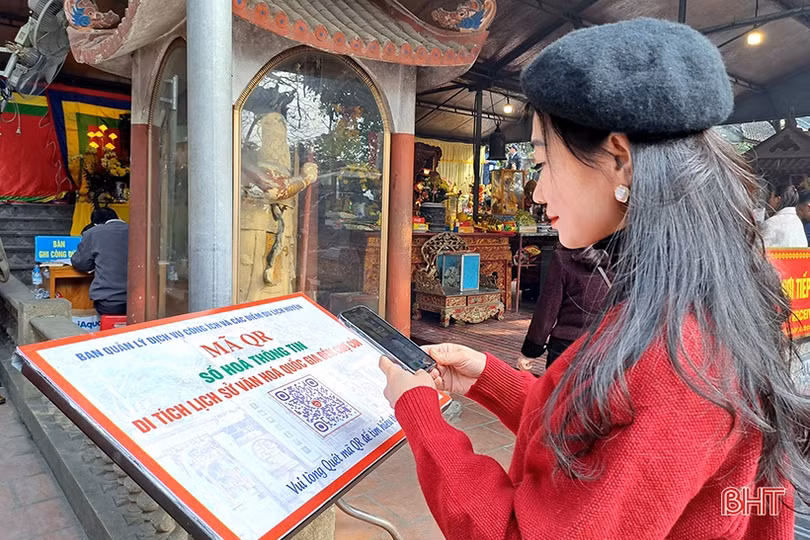 Đền Chợ Củi đón hàng nghìn du khách dâng lễ đầu xuân