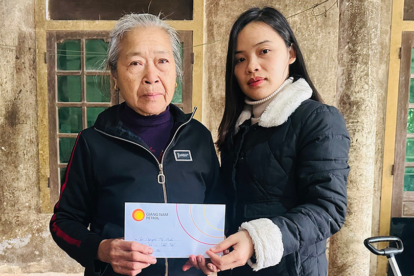 Xăng dầu Giang Nam hỗ trợ 70 triệu đồng các hoàn cảnh khó khăn