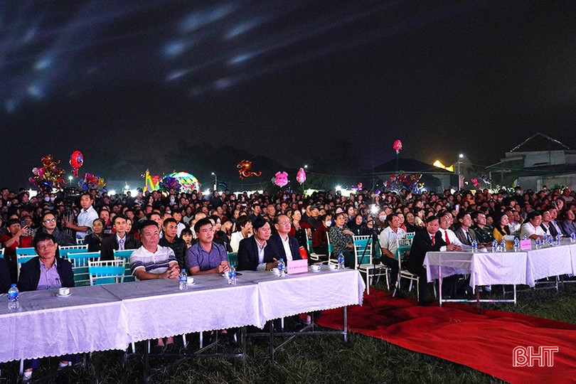 Nhiều ca sỹ nổi tiếng “Hát trên quê hương” Nghi Xuân