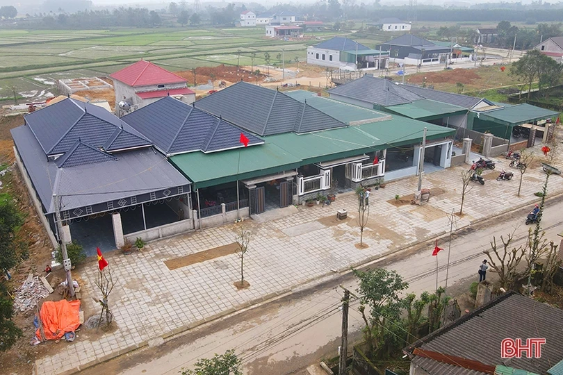 Người dân Hà Tĩnh phấn khởi đón tết đầu tiên trong khu tái định cư cao tốc Bắc - Nam