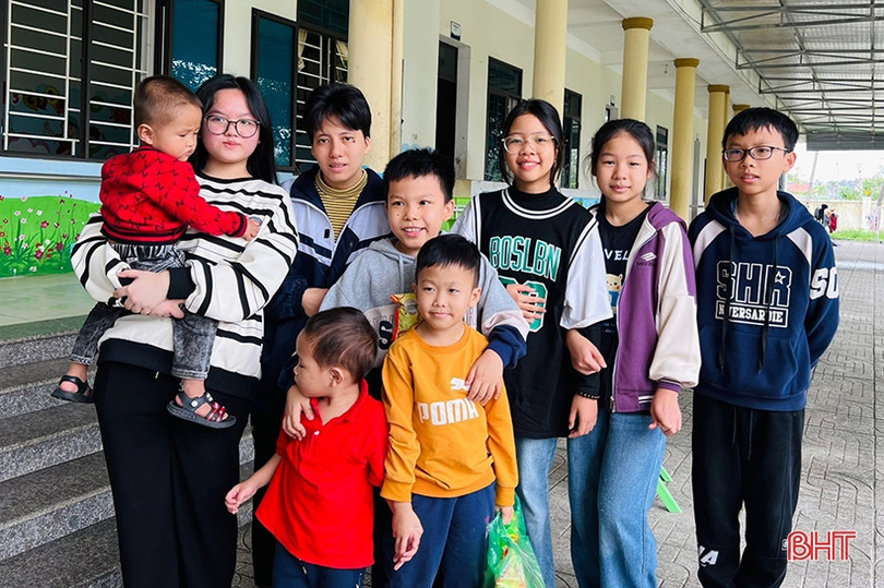 Công đoàn, Ban Nữ công Báo Hà Tĩnh tặng quà tết tại Làng Trẻ em mồ côi