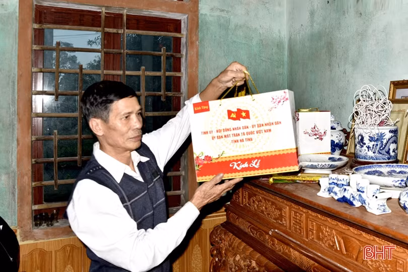 Trao hơn 245.000 suất quà tết cho người có công, hộ nghèo và đối tượng bảo trợ xã hội