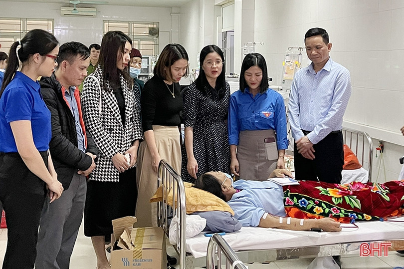 Tặng quà tết cho các bệnh nhân khó khăn tại BVĐK tỉnh