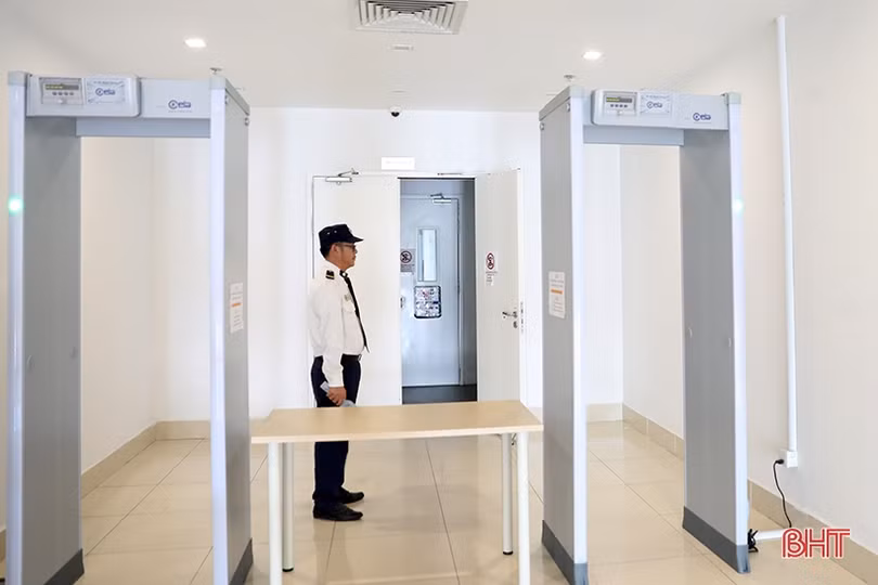 Cán bộ, người lao động Nhà máy Pin VinES miệt mài lao động trong dịp tết