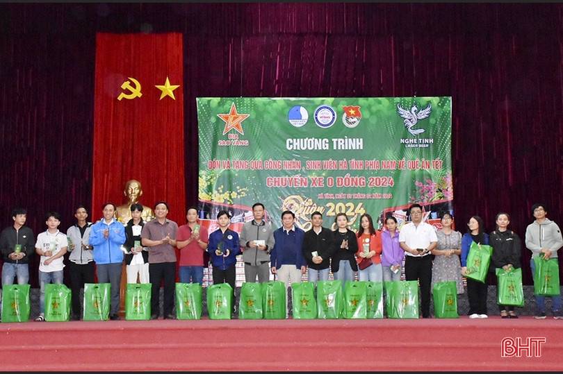 Tặng 500 suất quà tết cho công nhân, sinh viên hoàn cảnh khó khăn