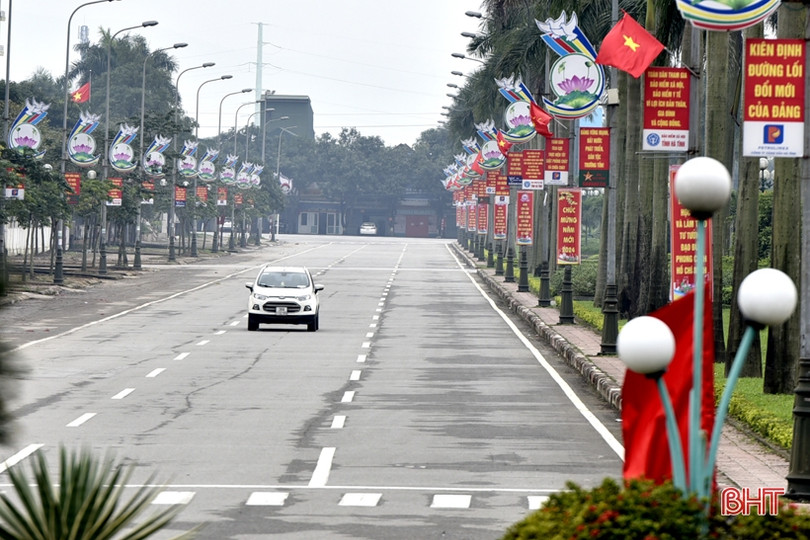 Thành Sen thanh bình ngày đầu năm mới