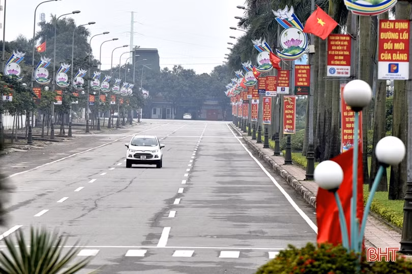 Thành Sen thanh bình ngày đầu năm mới