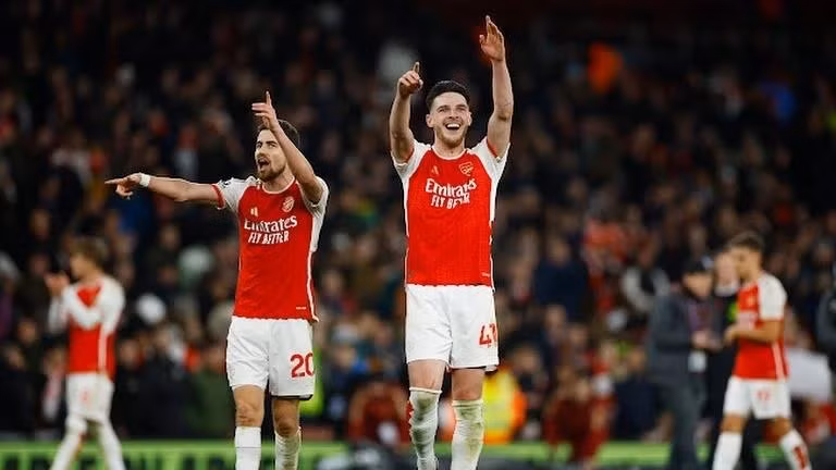 Arsenal bị phạt sau trận thắng Liverpool