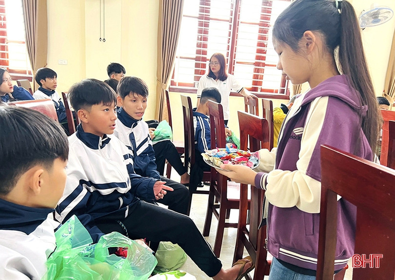 Công đoàn, Ban Nữ công Báo Hà Tĩnh tặng quà tết tại Làng Trẻ em mồ côi