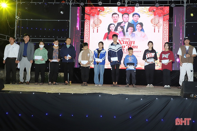 Ấm áp chương trình Chào mừng xuân Giáp Thìn ở Cẩm Xuyên