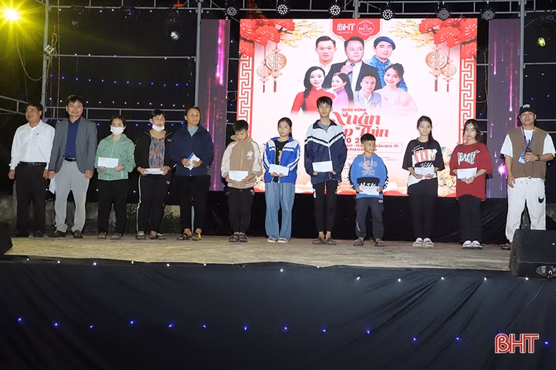 Ấm áp chương trình Chào mừng xuân Giáp Thìn ở Cẩm Xuyên