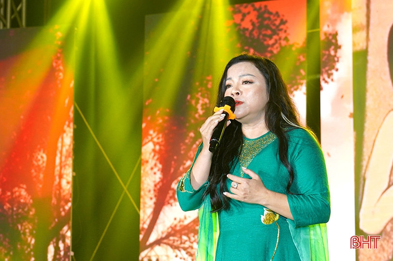 Nhiều ca sỹ nổi tiếng “Hát trên quê hương” Nghi Xuân