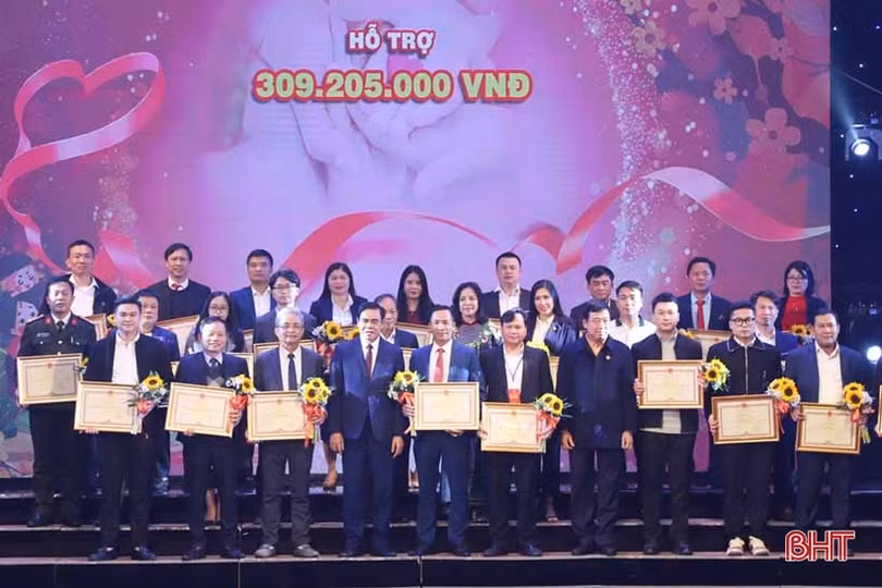 Xuân ấm áp, tết yêu thương cho người nghèo