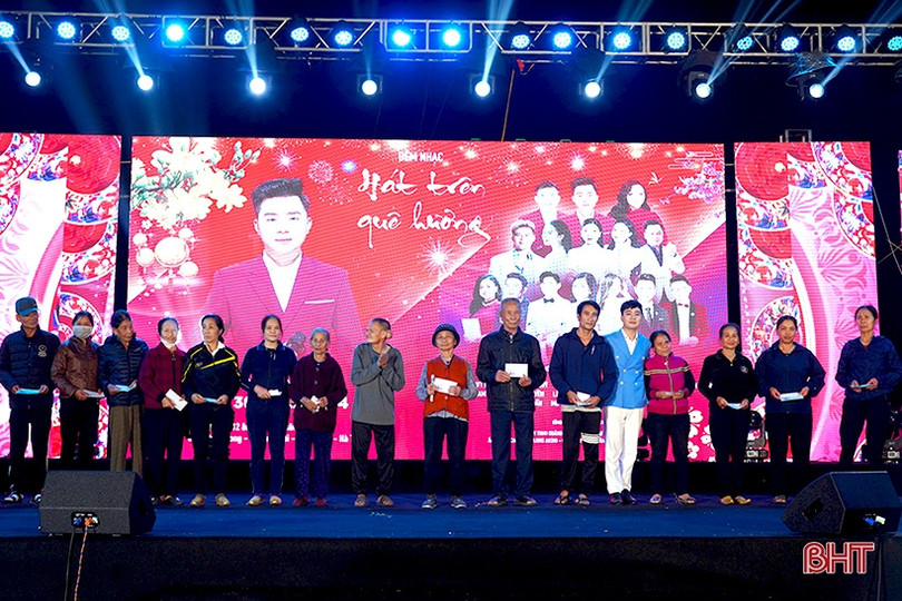 Nhiều ca sỹ nổi tiếng “Hát trên quê hương” Nghi Xuân